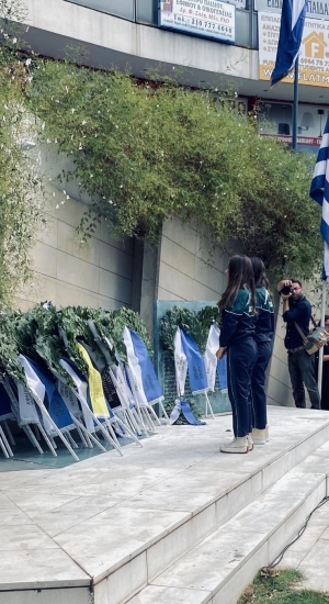 &Zeta;ή&tau;&omega; &eta; 28&eta; &Omicron;&kappa;&tau;&omega;&beta;&rho;ί&omicron;&upsilon;!  &Delta;ό&xi;&alpha; &kappa;&alpha;&iota; &tau;&iota;&mu;ή &sigma;&tau;&omicron;&upsilon;&sigmaf; ή&rho;&omega;&epsilon;&sigmaf; &tau;&omicron;&upsilon; 1940!